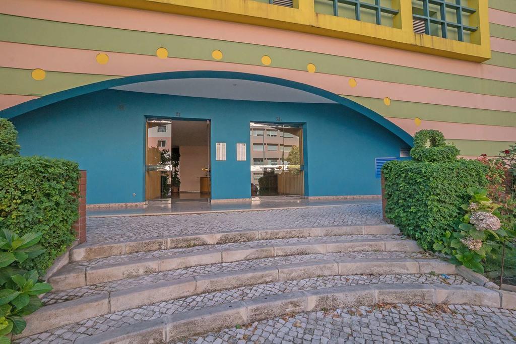 1-Minute Walk To The Metro And 2 To The Supermarket Lisbon Exterior photo