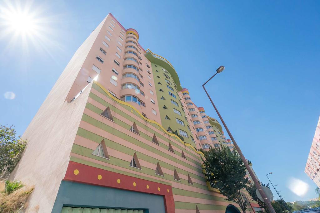 1-Minute Walk To The Metro And 2 To The Supermarket Lisbon Exterior photo